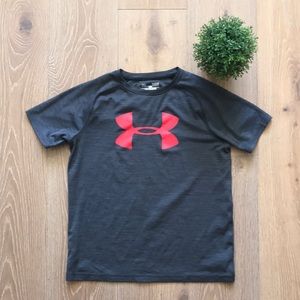Under Armour heatgear short sleeve shirt. Grey with red logo. Youth large.